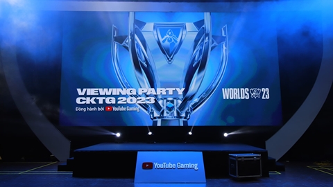 Nhà thi đấu Tây Hồ chật cứng trong sự kiện viewing party CKTG 2023 đồng hành bởi Youtube Gaming